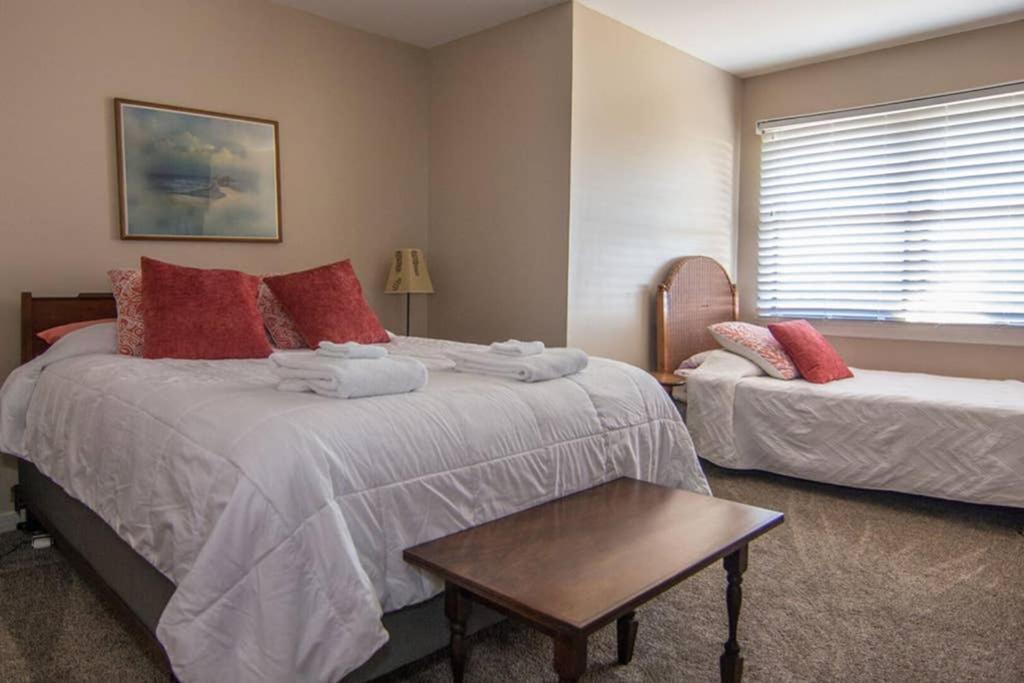 Pelican Point Unobstructed Beach Views Beach Access Out Back Door! Harbor Island Екстериор снимка