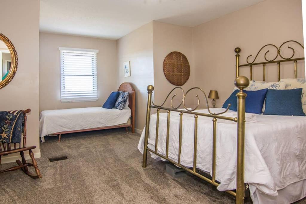 Pelican Point Unobstructed Beach Views Beach Access Out Back Door! Harbor Island Екстериор снимка