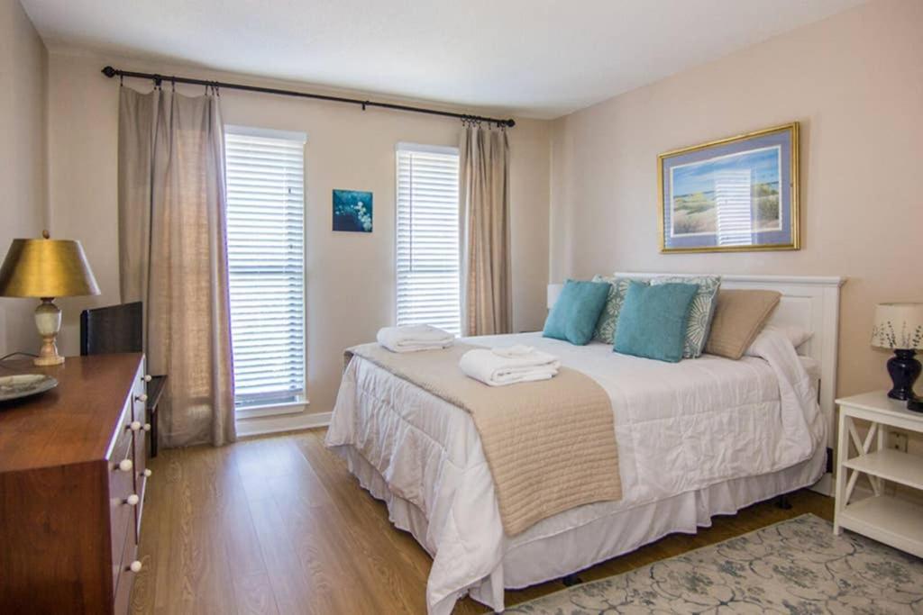Pelican Point Unobstructed Beach Views Beach Access Out Back Door! Harbor Island Екстериор снимка