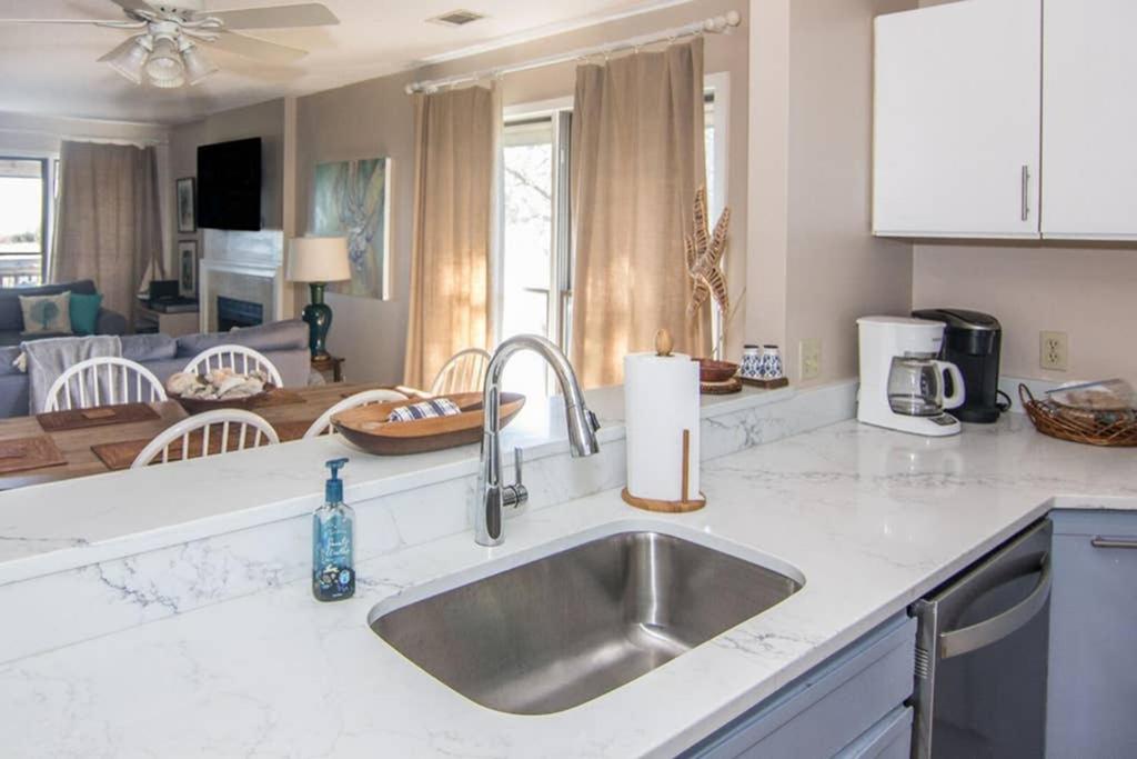 Pelican Point Unobstructed Beach Views Beach Access Out Back Door! Harbor Island Екстериор снимка